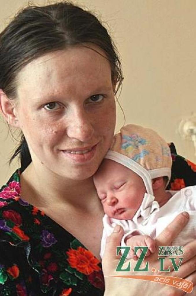 Sarmīte Ivanova ar meitiņu Ievu.
Autors: Agris Samcovs.