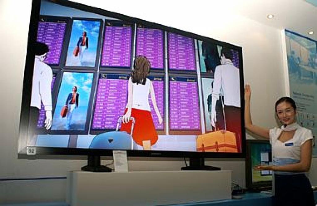 Interesantais un ārkārtīgi dārgais 82 collu displejs.
Autors: www.engadget.com