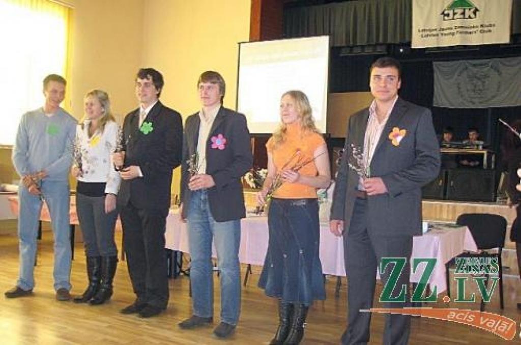 Jauno zemnieku kluba jaunā valde (no kreisās): Jānis Uzulēns, Kristīne Ērmane, Māris Šņickovskis, Mārtiņš Flaksis, Gunita Atstupena, Jānis Grasbergs.
Autors: No JZK arhīva.