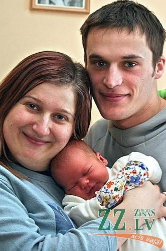 Agris un Eva Gaidlazdas ar savu otro atvasīti - dēliņu Emīlu.
Autors: Agris Samcovs.