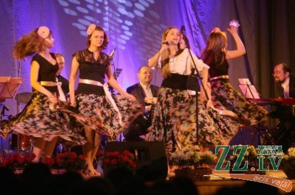 Ieva Sargule dziedāšanas iemaņas apgūst Ingūnas Cines mūzikas studijā. Konkursā viņa piedalījās ar «Čigānietes dziesmiņu», kas dzirdama arī kinofilmā «Vella kalpi Vella dzirnavās».
Autors: Inga Karlinska.