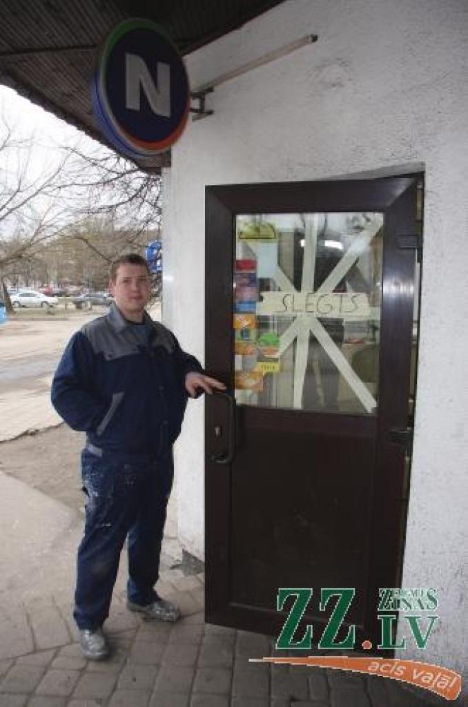 Pie autoostas «Narvesen» kiosks tiks atvērts apmēram pēc nedēļas, bet tirdzniecības vieta Lielajā ielā paliks slēgta.
Autors: Krišjānis Grantiņš.
