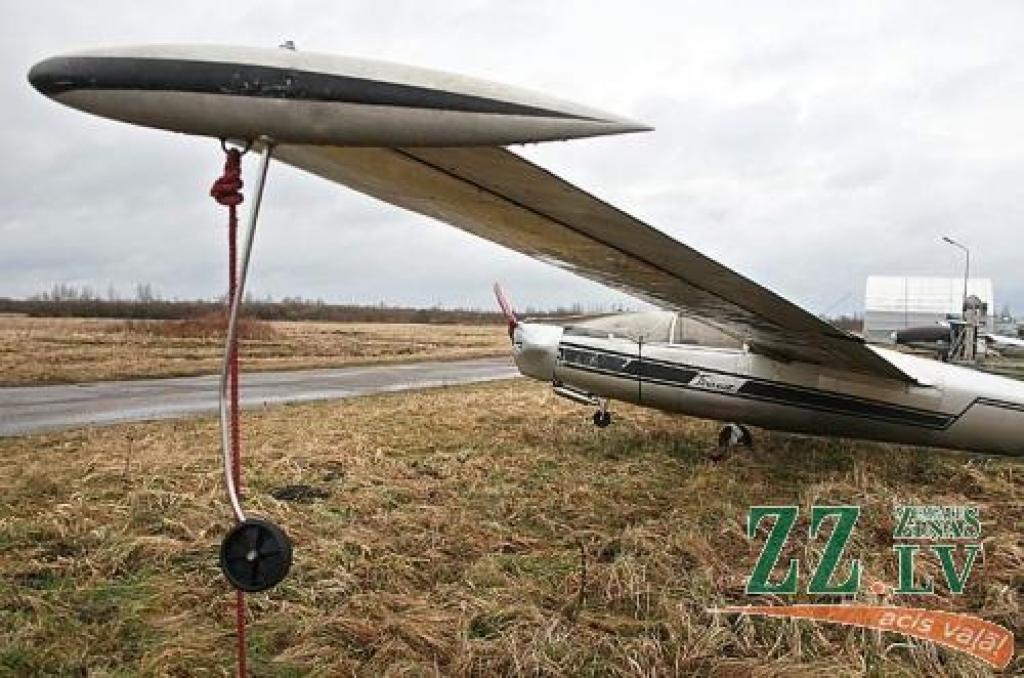 SIA «BaltDelAero» īpašnieks, uzņēmējs no Ozolniekiem Ilgvars Lecis sola, ka lidlauka skrejceļa plātnes demontētas netiks.
Autors: Agris Samcovs.