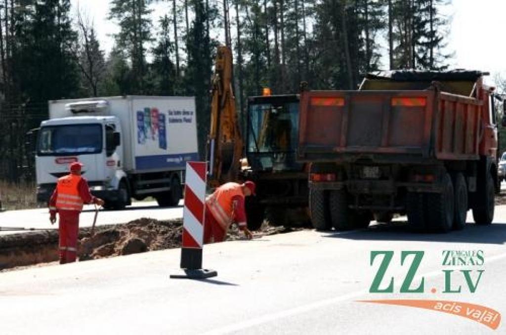 Pārbūves laikā paredzēts paplašināt joslas, ierīkot ceļa apgaismojumu, kā arī uzstādīt luksoforu.
Autors: Inga Karlinska.