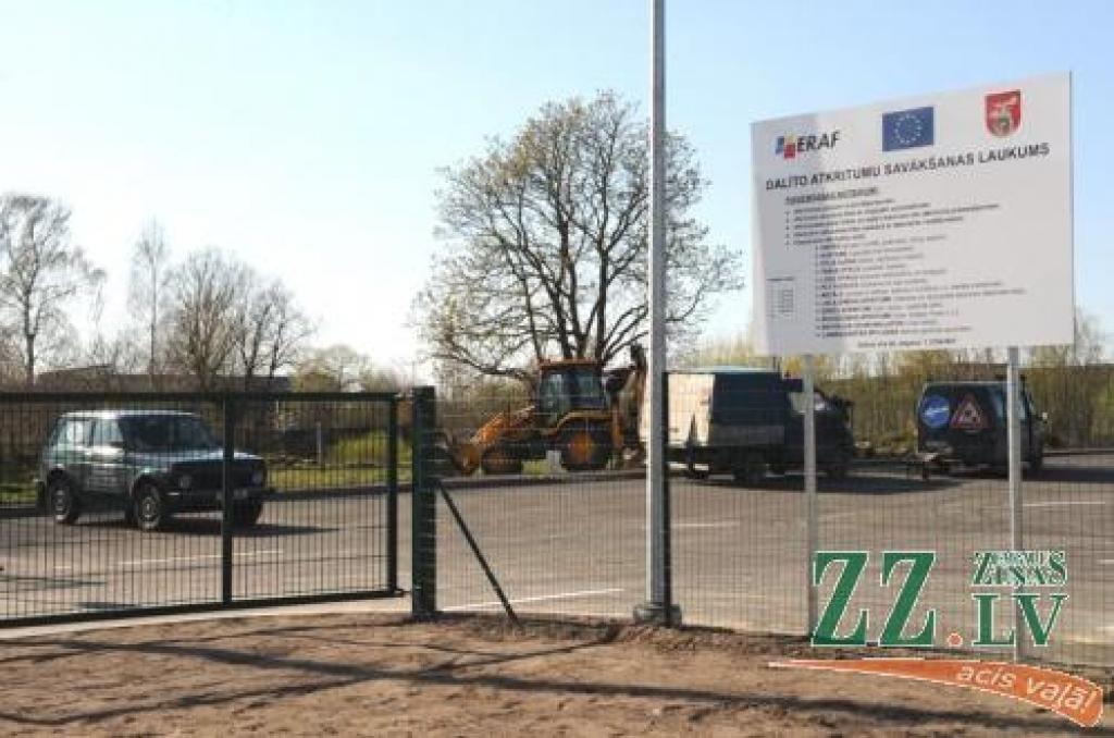 Nedēļas beigās divi šādi atkritumu laukumi darbu sāks arī mūsu pilsētā.
Autors: Inga Karlinska.