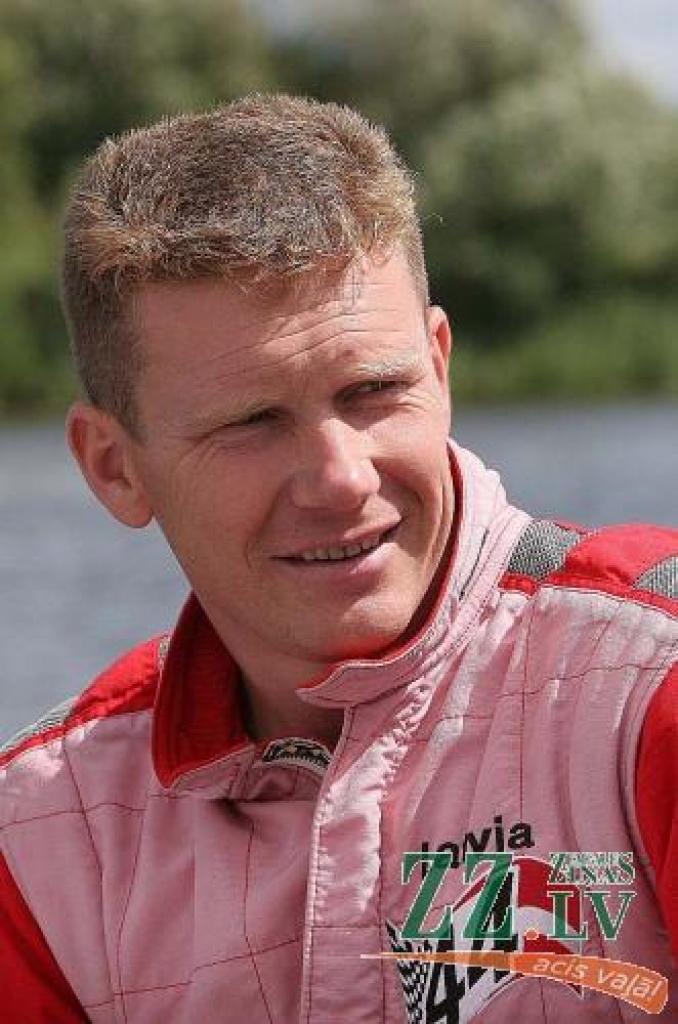 Jelgavnieks Uģis Gross Kontinentālā kausa izcīņā ātrumlaivām kopvērtējumā saglabā trešo pozīciju.
Autors: No «Ziņu» arhīva.