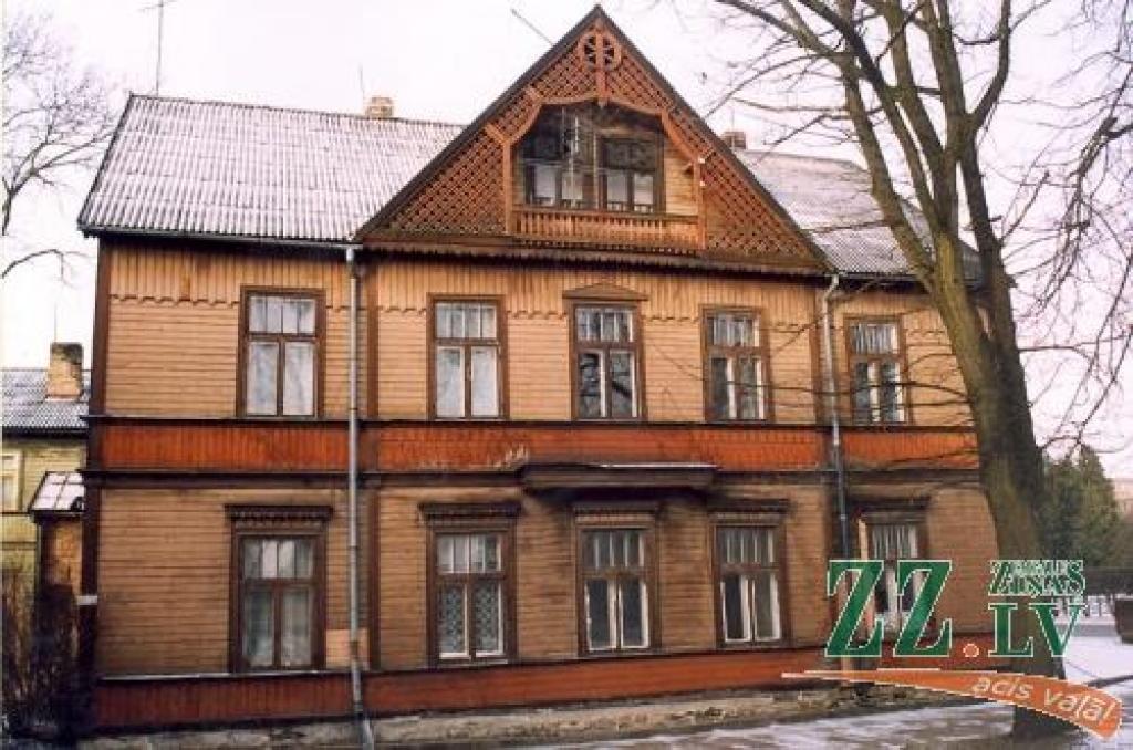 Reiz bija ēkai Filozofu ielā koka logi...
Autors: Inga Karlinska.