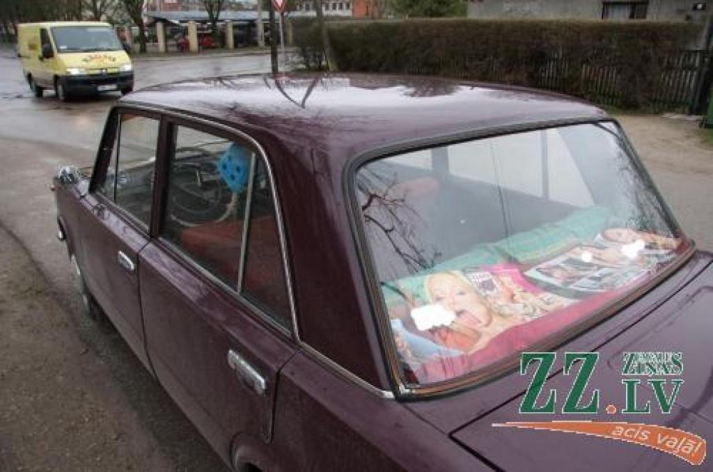 Pagaidām nav zināms, vai VAZ īpašnieks nolēmis šādi cīnīties pret nelabvēlīgu demogrāfisko situāciju vai vienkārši popularizēt seksuālas izpriecas. Jebkurā gadījumā viņam gaidāmas pārrunas ar likumsargiem.
Autors: Krišjānis Grantiņš.