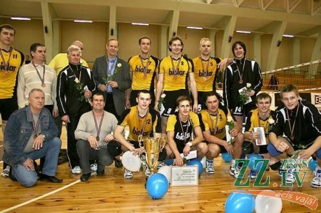 Trešā labākā komanda «Schenker» līgas Latvijas nacionālajā volejbola čempionātā - «Biolars/Ozolnieki».
Autors: Agris Samcovs.