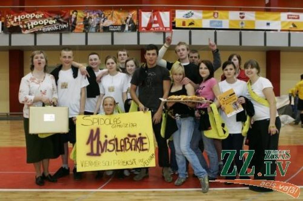Uzvarētāji 10. - 11.klašu grupā - Jelgavas Spīdolas ģimnāzijas 11.v klase.
Autors: No organizatoru arhīva.