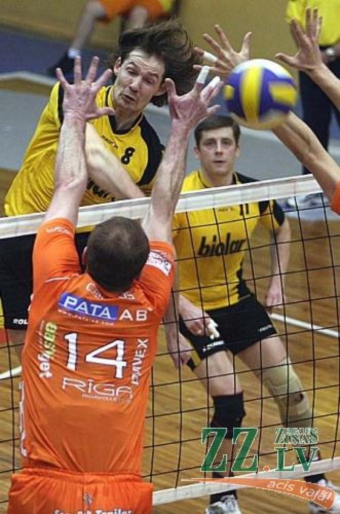 Pretinieku bloku caursit Raimonds Vilmanis.
Autors: Agris Samcovs.