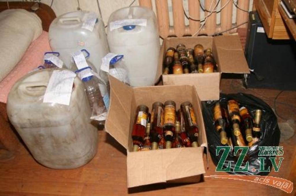 Policijai Līvbērzē izdevies likvidēt nelegālā alkohola rūpalu.
Autors: Inga Karlinska.