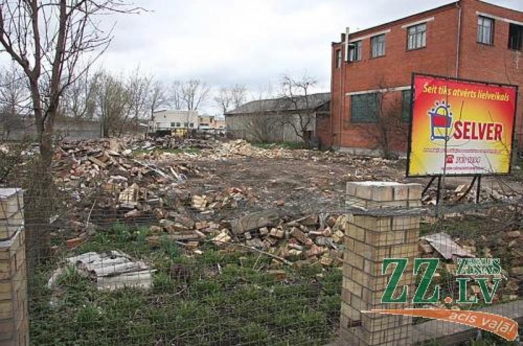 Process nerit vēja spārniem, taču tiek lēsts, ka jau līdz nākamā gada beigām Latvijā būs 15 veikali, ko greznos «Selver» zīme.
Autors: Krišjānis Grantiņš.