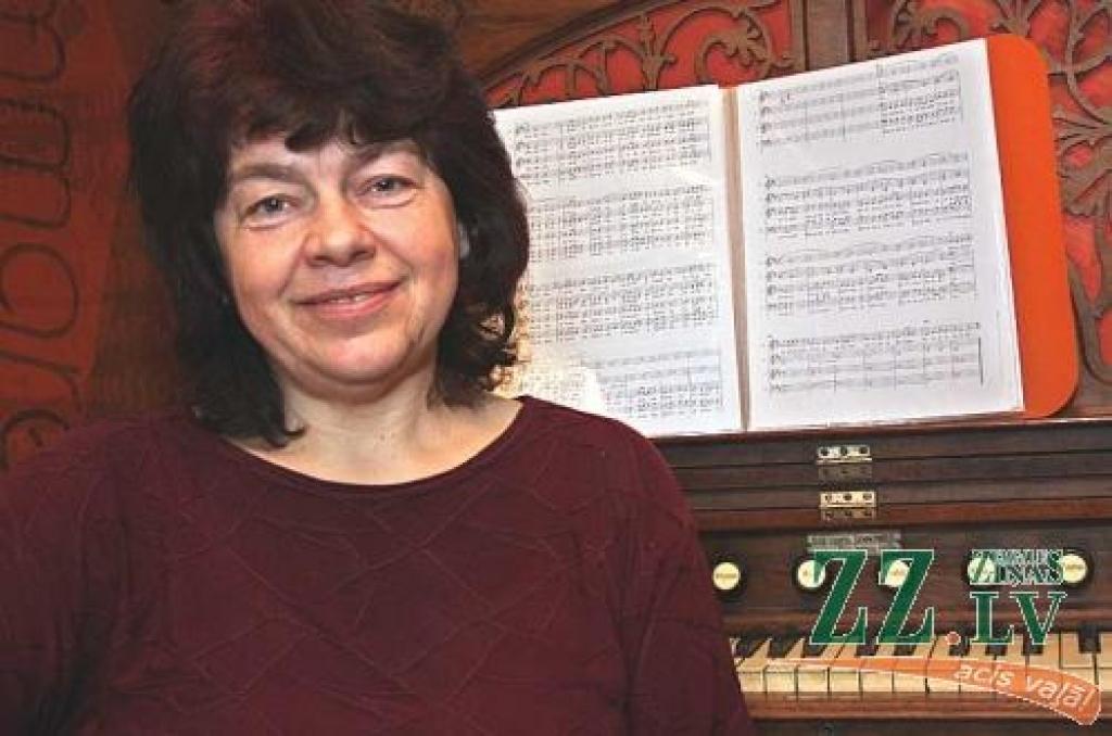 Zita Kurševa jau ceturto gadu desmitu Platones pagastā vada kori «Sidrabe».
Autors: Krišjānis Grantiņš.
