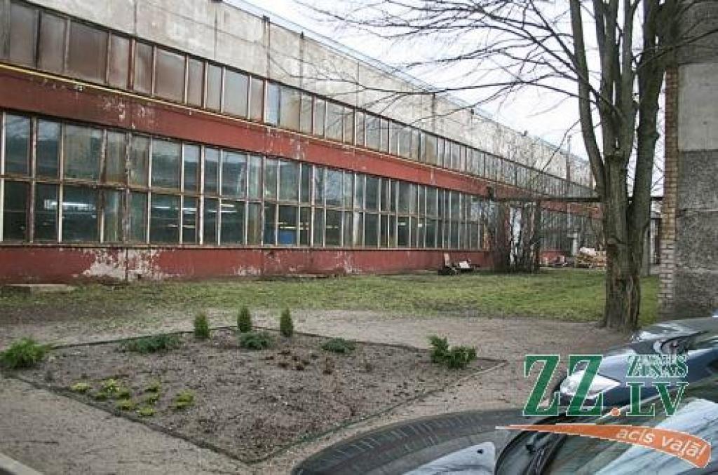 No ārpuses necilā rūpnīca, izrādās, vēl nesen glabājusi vēl kādu noslēpumu...
Autors: Agris Samcovs.