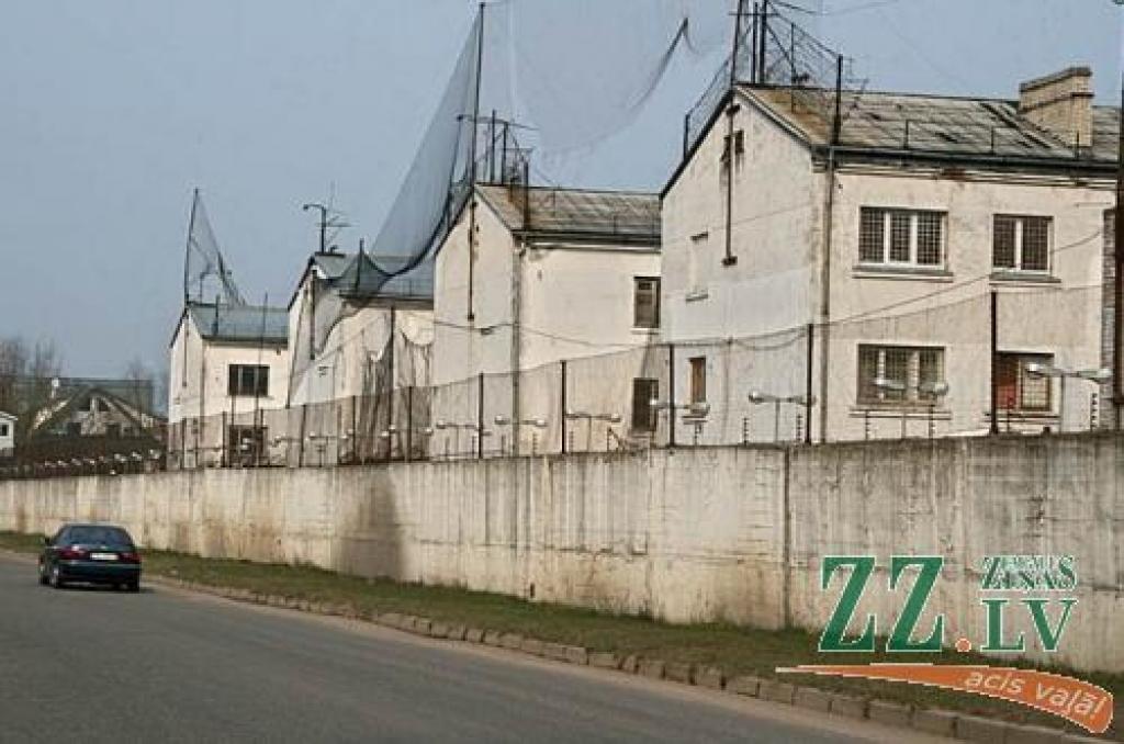 Pārlielupes cietuma dienas ir skaitītas – saskaņā ar Ieslodzījuma vietu infrastruktūras attīstības koncepciju turpmākajiem 30 gadiem, to paredzēts likvidēt kā pirmo.
Autors: Agris Samcovs.