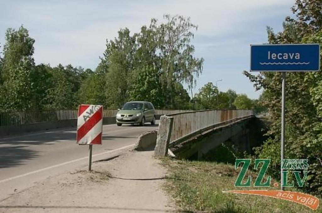 Plānots, ka Iecavas tilta rekonstrukcija ceļa posmā Ozolnieki - Dalbe tiks sākta jūnijā vai jūlijā.
Autors: Inga Karlinska.