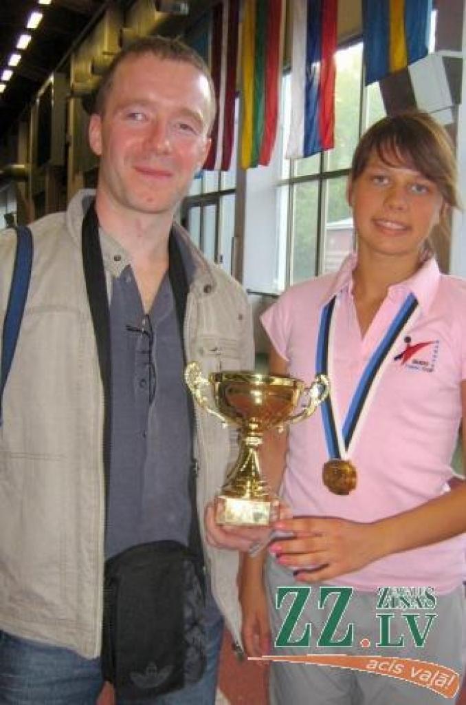 Vivita Sviķe kopā ar treneri V.Mišinu.
Autors: No kluba arhīva.