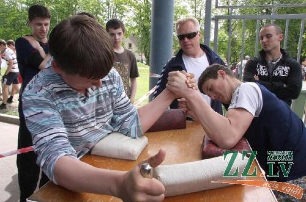 Kuram stiprāks krampis?
Autors: Krišjānis Grantiņš.