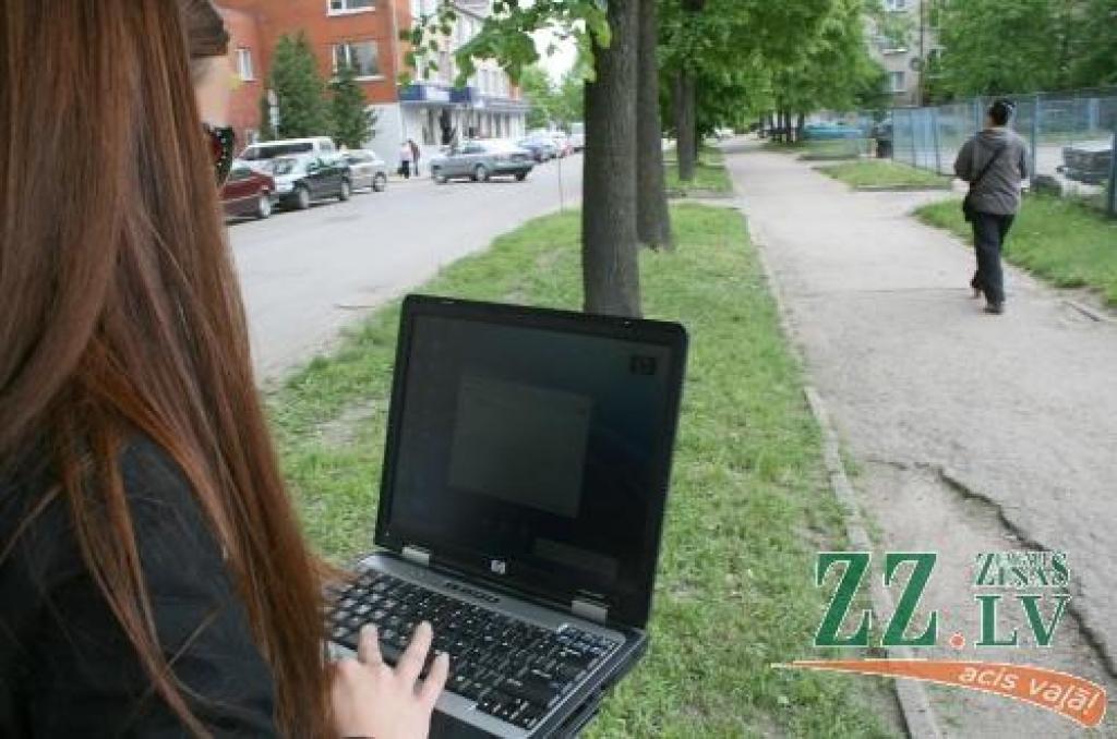 Bezmaksas bezvadu internets ir pieejams ikvienam, un to var lietot aptuveni 300 metru rādiusā ap K.Barona ielā esošo «NDD» veikalu.
Autors: Agris Samcovs.