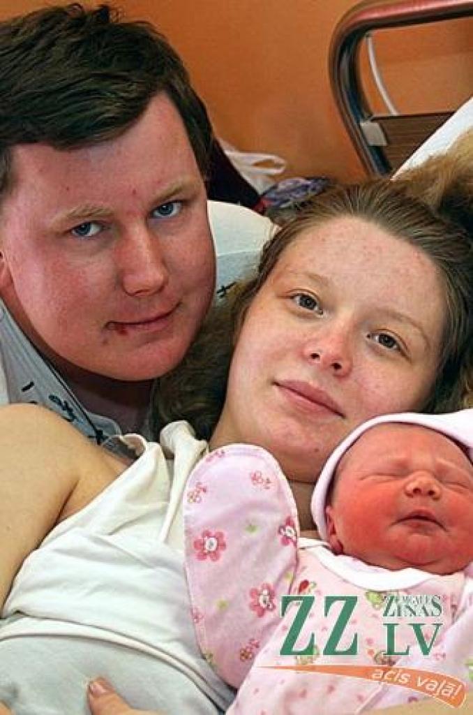 Inese un Vadims Ivanovi ar pirmdzimto Sofiju.
Autors: Agris Samcovs.