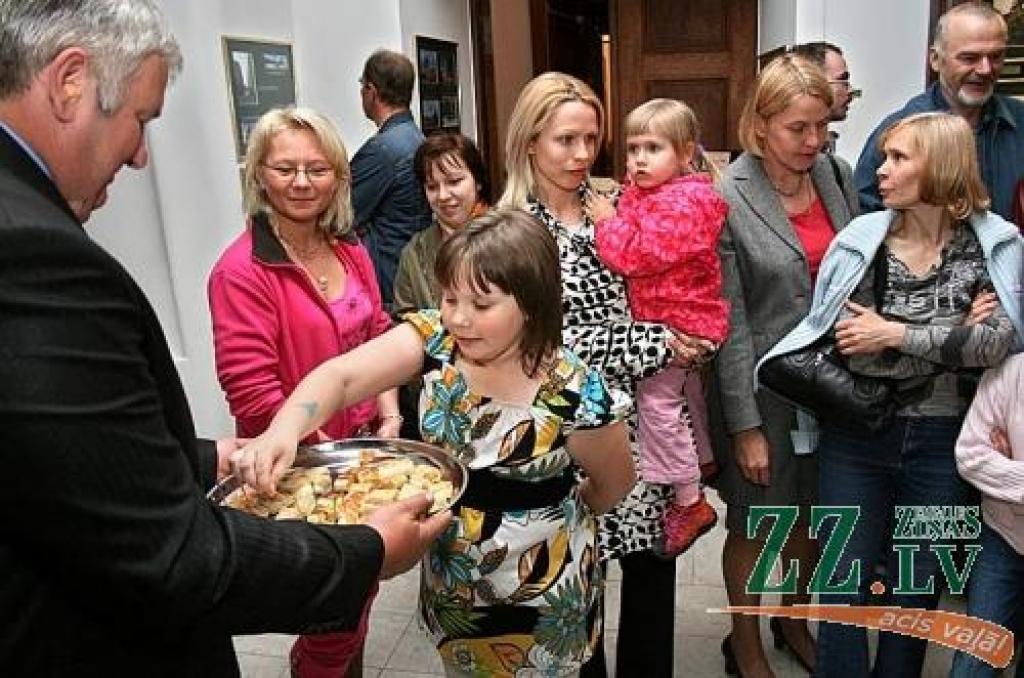 Degustācija – svarīga, pat ļoti svarīga pankūku («Komm morgen wieder!») recepšu konkursu daļa.
Autors: Agris Samcovs.