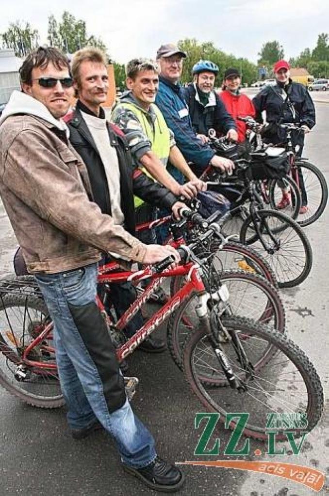 Trešais no labās - Aivars Lūriņš, viņam līdzās - Aigars Rumpis.
Autors: Agris Samcovs.