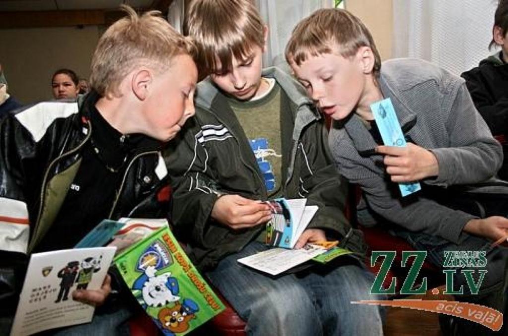 Jelgavas 1.sanatorijas internātpamatskolas 2.klases skolnieki.
Autors: Agris Samcovs.