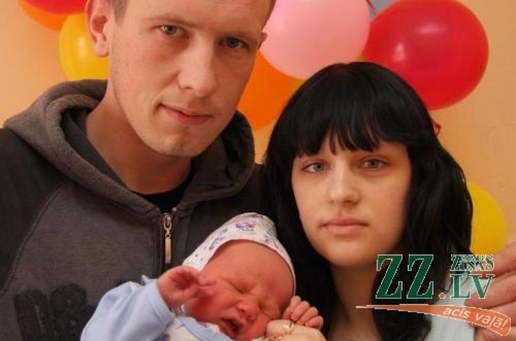 Diāna Durunda un Nikolajs Sirotkins ar savu pirmo atvasīti Ņikitu.
Autors: Krišjānis Grantiņš.