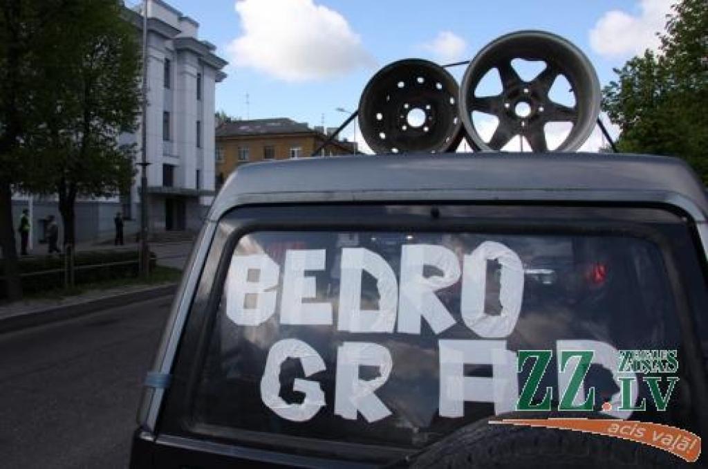 Jelgavnieki protestē pret bedrēm.
Autors: Krišjānis Grantiņš.