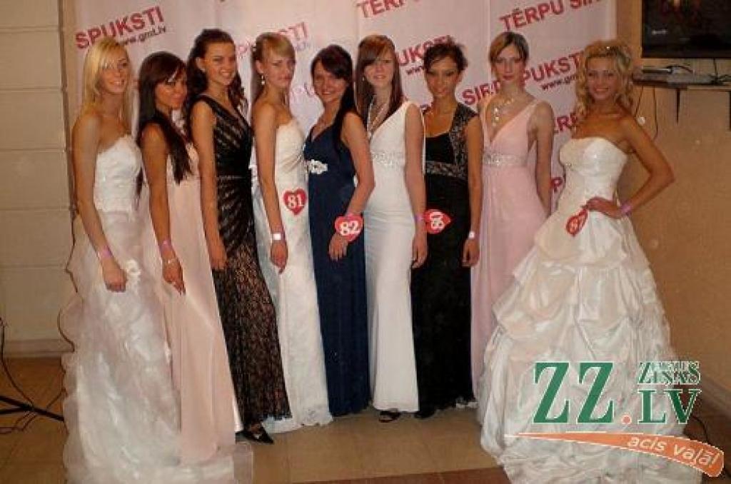 Konkursa dalībnieces vakartērpos.
Autors: No Zanes Bērziņas personīgā arhīva.