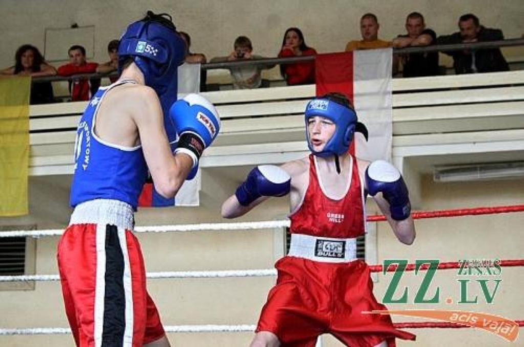 Starptautiska finālcīņa - jelgavnieks Edgars Zarečņevs (pa labi) pret Mateušu Gorasi no Polijas. Uzvar Edgars.
Autors: Agris Samcovs.