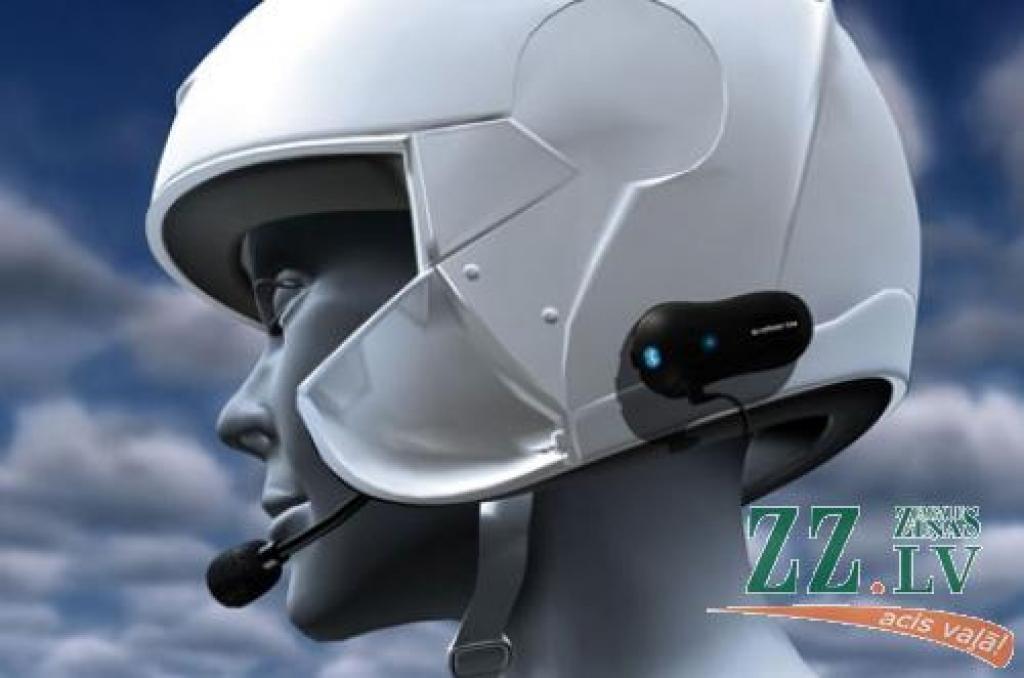 «Bluetooth» tehnoloģijas austiņa «Interphone», ko motociklistu vajadzībām izveidojis uzņēmums «Cellular Line», iekarojusi starptautisko tirgu.
Autors: Publicitātes foto.