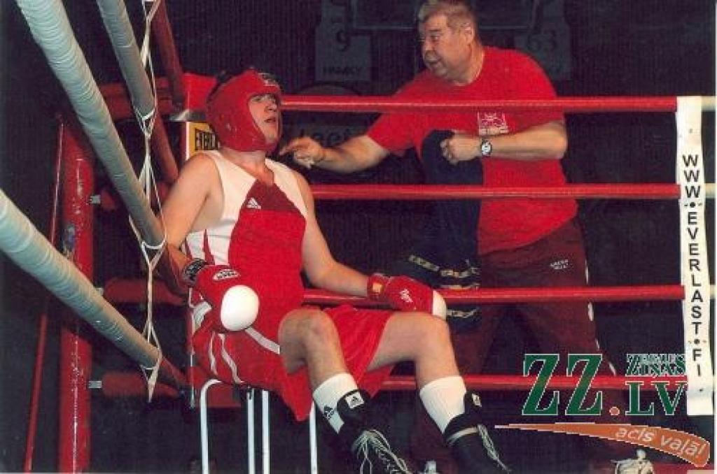 Raitis Sinkēvičs un viņa treneris Aleksandrs Zahārovs cīņas starplaikā.
Autors: No Aleksandra Zahārova personīgā arhīva.