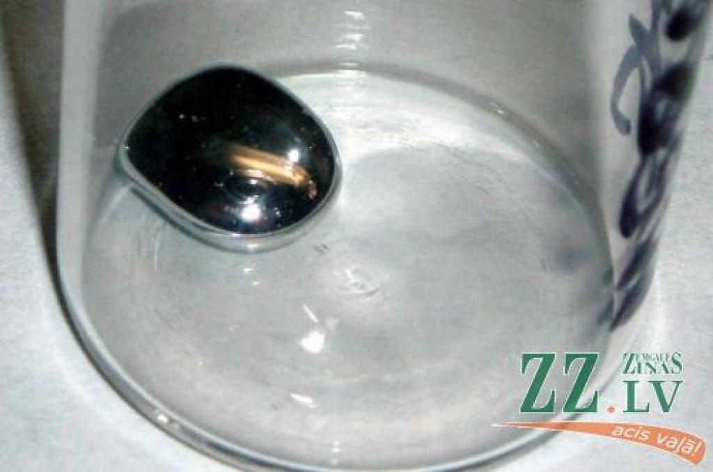 Valsts tiesu ekspertīžu biroja speciālistu sniegtais atzinumu ir «apbrīnas» vērts. Pēc ekspertu domām, dzīvsudrabs ir nekaitīga viela...
Autors: No «Ziņu» arhīva.