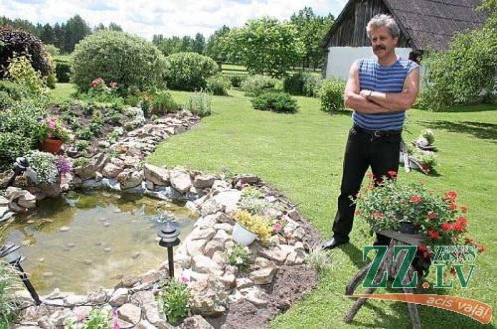 Oskars Kozinda Jelgavas sakoptākajā privātmājas dārzā.
Autors: Agris Samcovs.