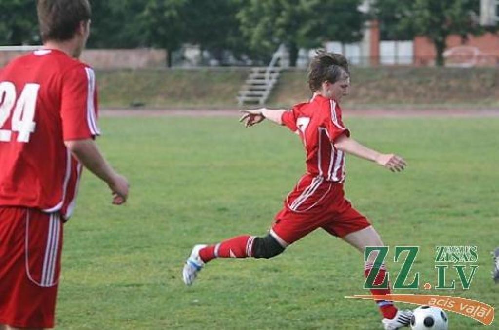 Jelgavas futbolisti pēc Tukumā aizvadītās spēles nostabilizējušies otrajā vietā.
Autors: No «Ziņu» arhīva.