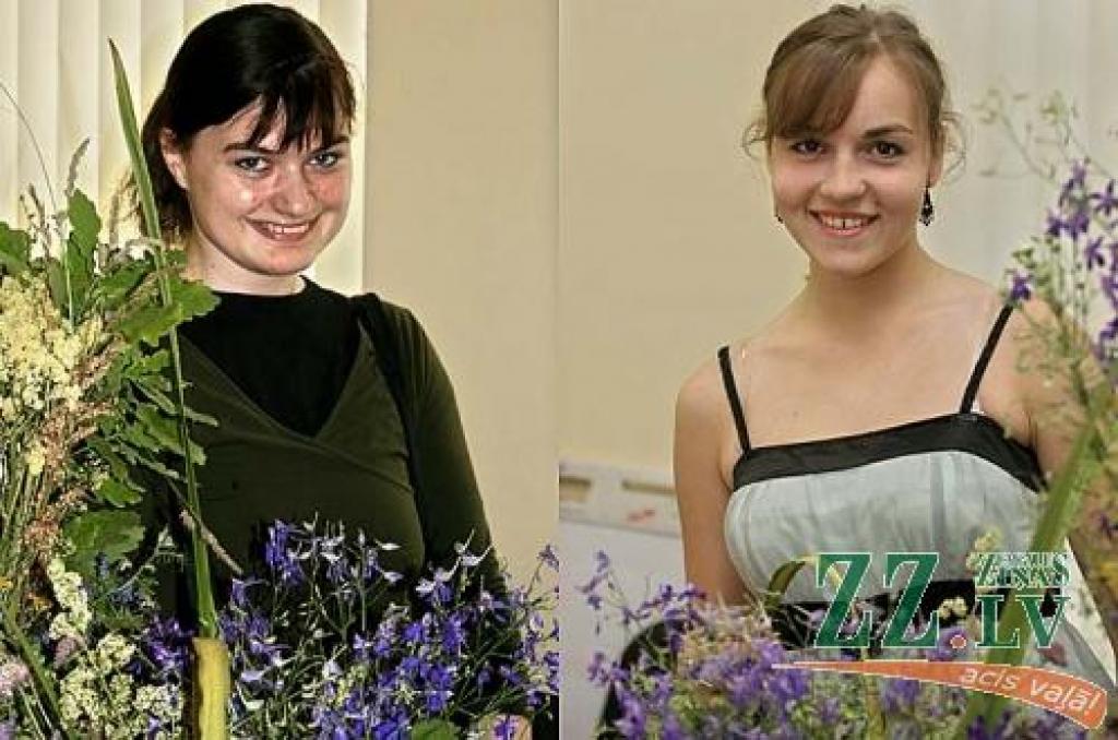 Jelgavas Vakara (maiņu) vidusskolas audzēkne Ina Jeremejeva (pa kreisi) uz bēgļu problēmām raudzījās ar trimdas latviešu literāro darbu autoru acīm, savukārt Kristīne Skrebele konkursā prata visaptveroši atspoguļot bēgļu problemātiku Latvijā.
Autors: Linda Lindenbauma un Agris Samcovs.