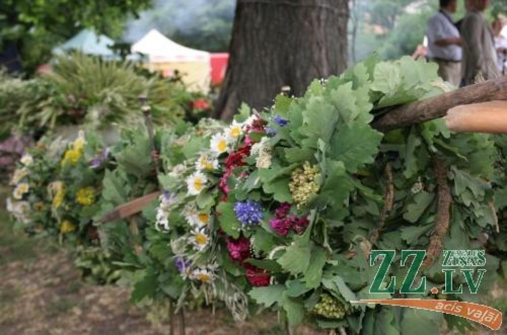 Arī šogad skvērā aiz kultūras nama notiks tradicionālais pasākums - Zāļu tirgus.
Autors: No «Ziņu» arhīva.