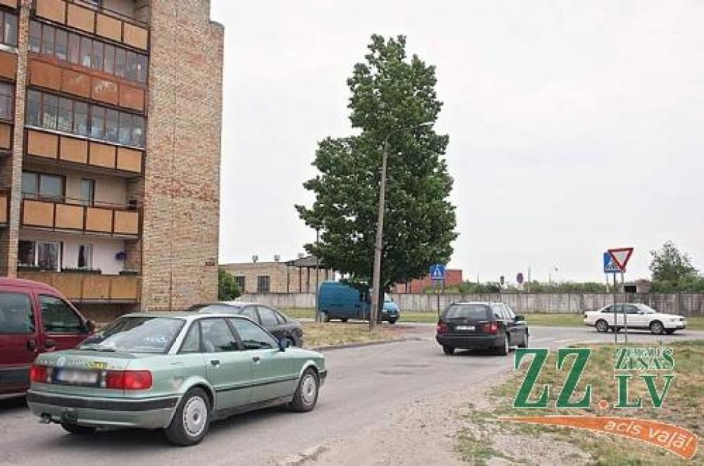 Šajā krustojumā ieplānots izvietot daudzās ārvalstīs tik ierastu atribūtu, kā sfērisko spoguli.
Autors: Agris Samcovs.