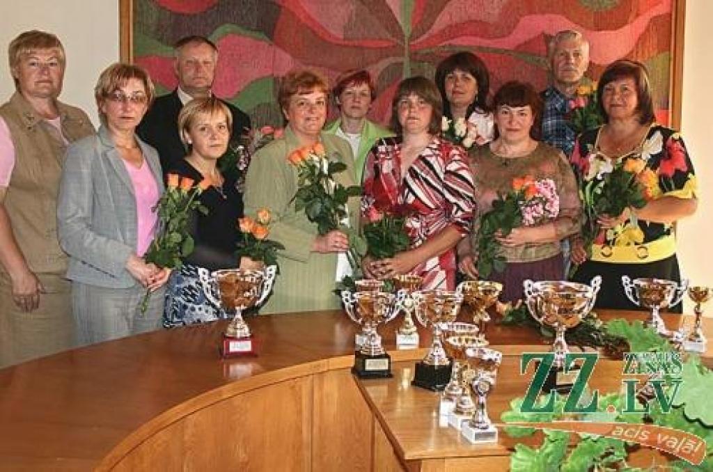 Rajona treneri un skolu sporta skolotāji, kuru audzēkņi aizvadītajā sezonā guvuši ne vienu vien ievērojamu sasniegumu.
Autors: Linda Lindenbauma.