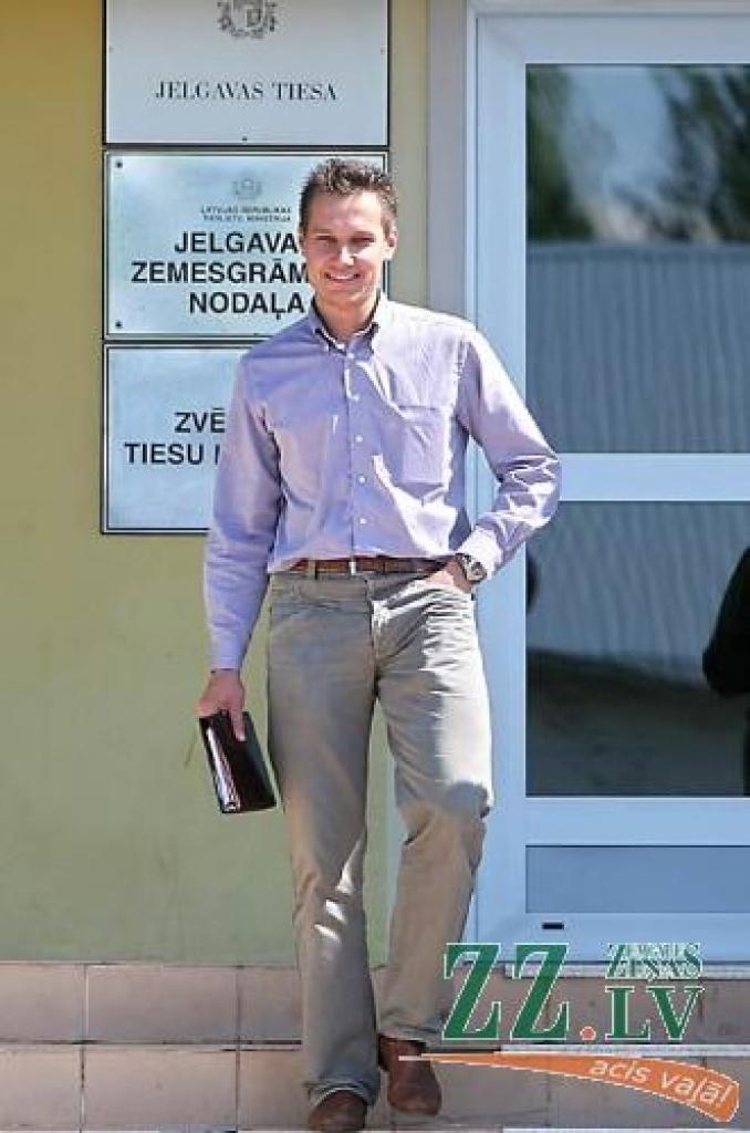 Apsūdzētais kādreizējais SIA «Dzegas» direktors Kārlis Kalniņš - Liberis nolēmis meklēt jaunu aizstāvi.
Autors: Agris Samcovs.