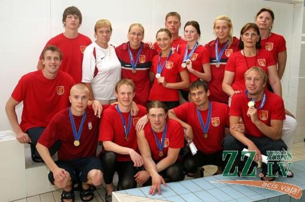 Latvijas 2.olimpiādē lieliski startējuši Jelgavas peldētāji - izcīnītas pavisam 15 medaļas, panākumi gūti gan komandu stafetēs, gan individuālajos peldējumos.
Autors: Agris Samcovs.