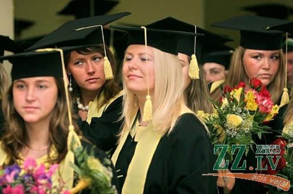 Šogad LLU kā pirmie izlaidumu piedzīvojuši jaunie ekonomikas maģistri.
Autors: Agris Samcovs.