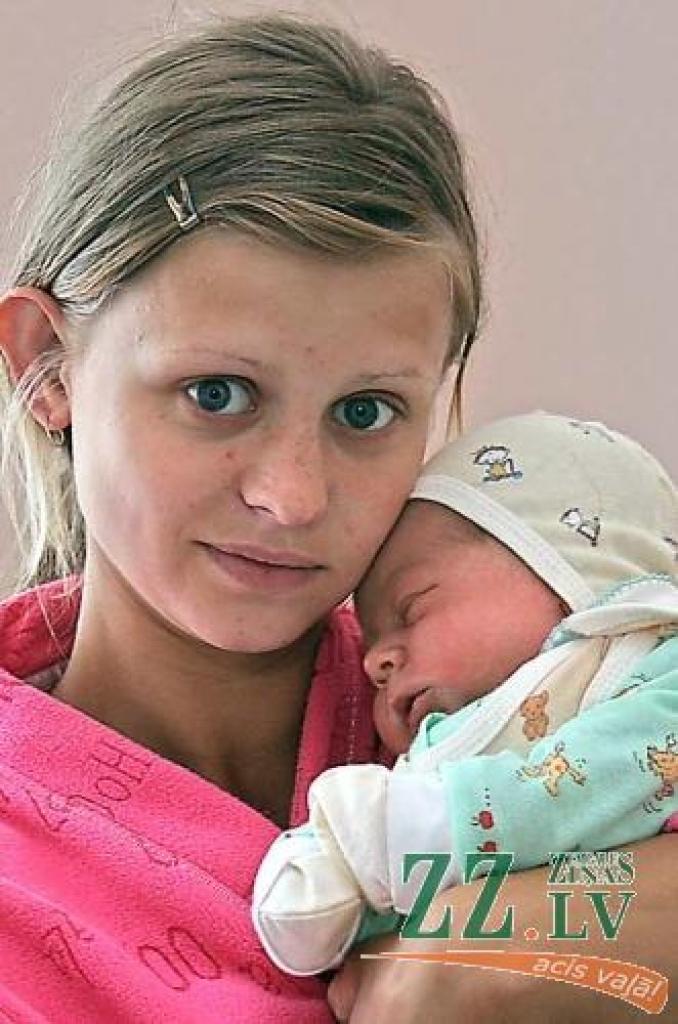 Marina Oļiševska ar dēliņu Uldi.
Autors: Agris Samcovs.