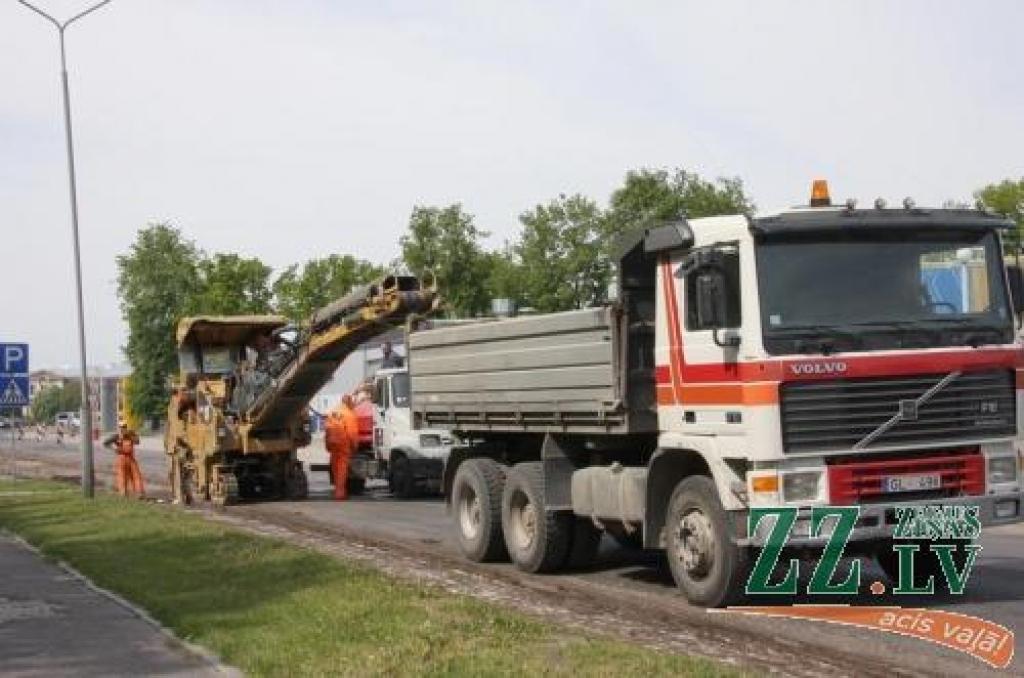 Rekonstrukcijas darbi Brīvības bulvārī norit pēc grafika, un paredzēts, ka tas ekspluatācijā tiks nodots savlaicīgi.
Autors: No «Ziņu» arhīva.
