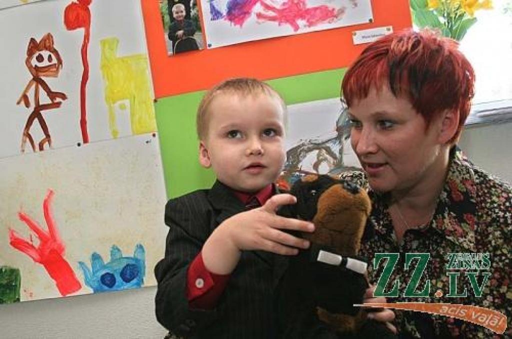 Reiņa Bergmaņa ikdiena nepaiet bez zīmēšanas. Darbos tiek attēloti viņa dzīvē tajā brīdī aktuāli notikumi, personāži un lietas – sākot ar saldējumu un beidzot ar multfilmu varoņiem.
Autors: Agris Samcovs.
