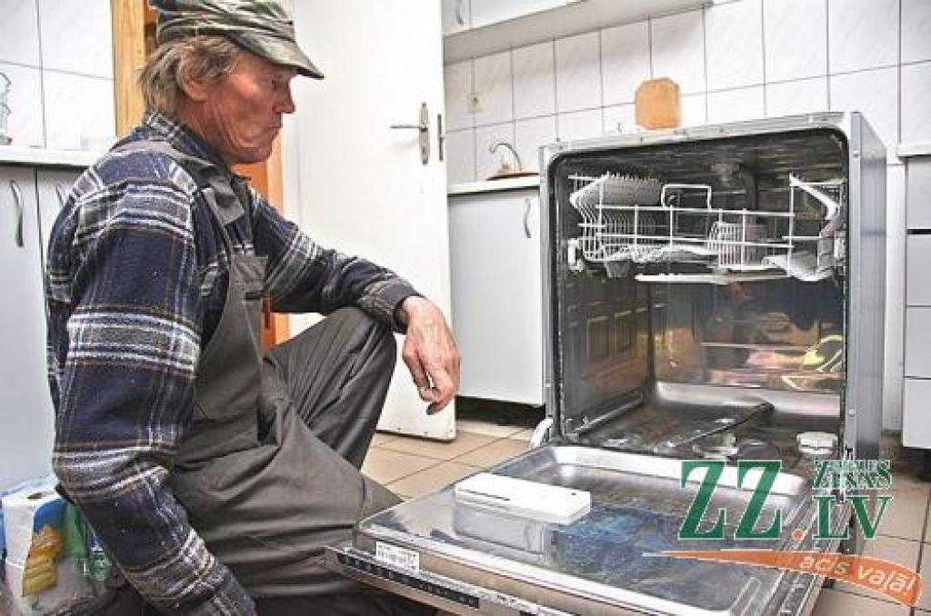 Pašrocīgi pagarināta kabeļa dēļ firma atteicās veikt roktura salabošanas darbus garantijas remonta ietvaros.
Autors: Krišjānis Grantiņš.
