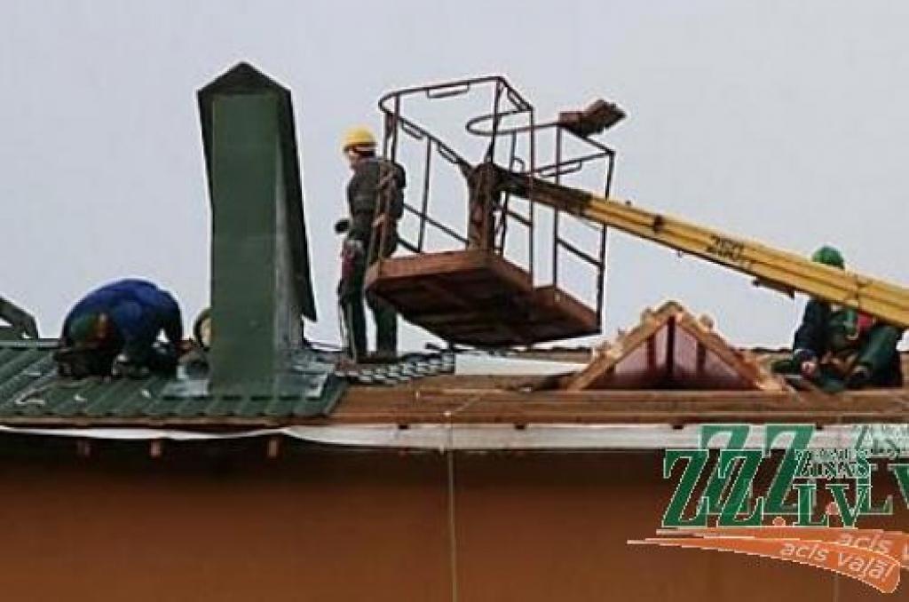 Saskaņā ar VDI pārstāves liecībām, darba devējs pārāk nevērīgi izturējies pret tiem, kas strādājuši augstumā, savukārt bojā gājušais darbinieks rīkojies pretrunā ar darba drošības instrukcijām un nav lietojis ķiveri, drošības jostu un atsaiti. Rezultātā noticis negadījums ar letālām sekām.
Autors: No «Ziņu» arhīva.