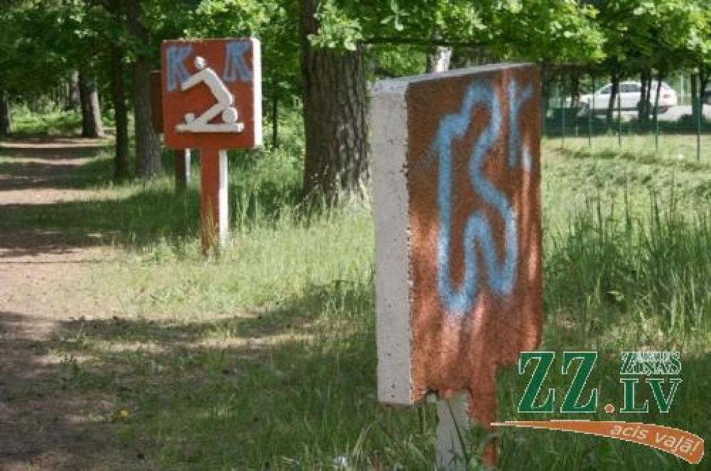 Padomiskā domāšana, ka teju viss, kas sakopts un sakārtots, jāsabojā, šķiet, joprojām nav zudusi...
Autors: Inga Karlinska.